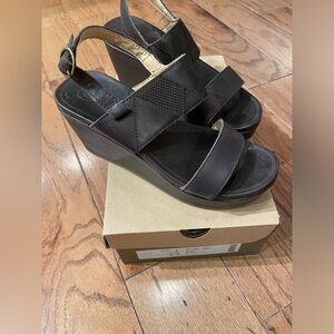 Olukai Keha Dark Java/ brown sandal. Size 7.  worn once. From Nordstrom $ 45
